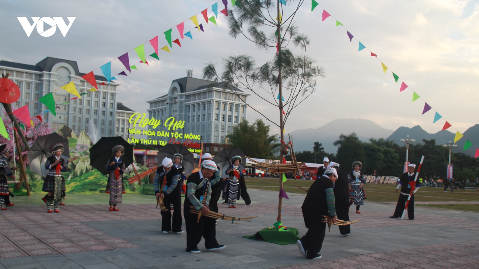 Ngày xuân tìm hiểu về Hội Gầu Tào của đồng bào Mông Trạm Tấu - Yên Bái